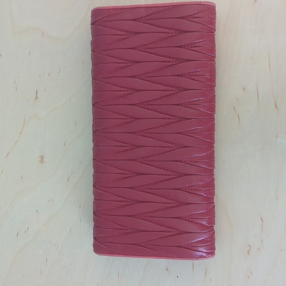 Miu Miu Red Quilted Leather Wallet - Picture 9 of 12